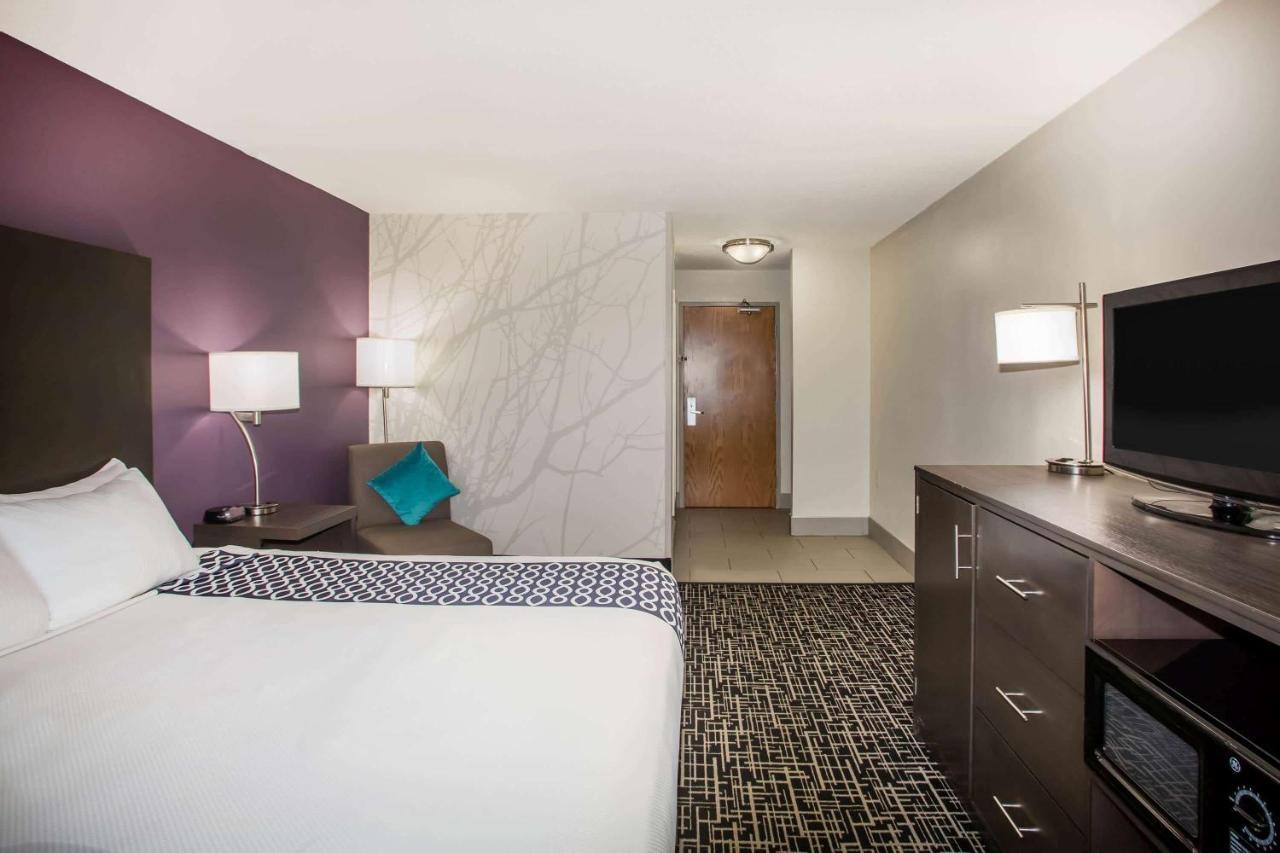 La Quinta Inn & Suits By Wyndham Pontoon Beach Il Exterior photo
