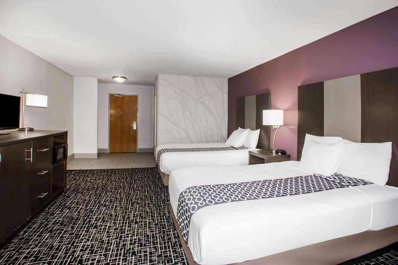 La Quinta Inn & Suits By Wyndham Pontoon Beach Il Exterior photo