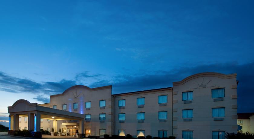 La Quinta Inn & Suits By Wyndham Pontoon Beach Il Exterior photo