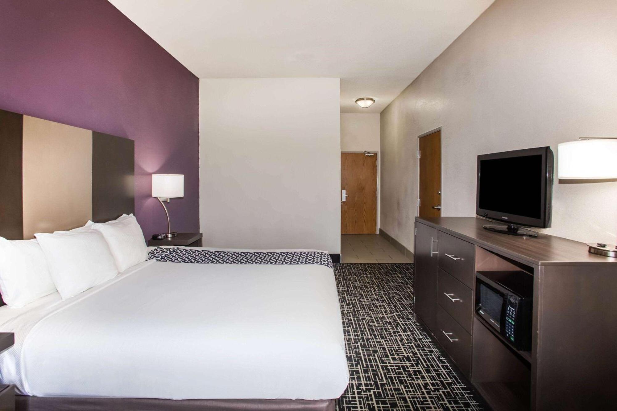 La Quinta Inn & Suits By Wyndham Pontoon Beach Il Exterior photo