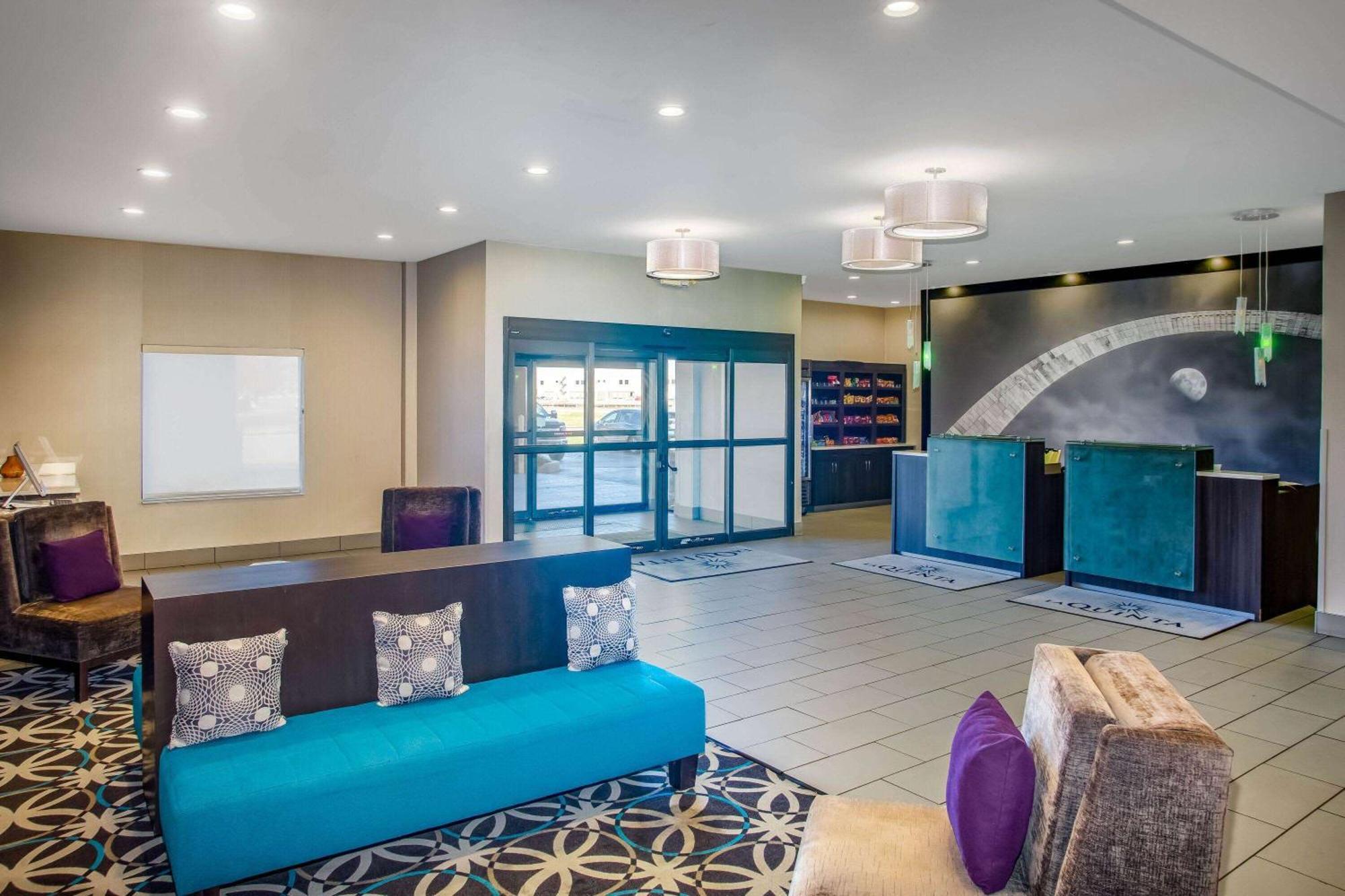 La Quinta Inn & Suits By Wyndham Pontoon Beach Il Exterior photo