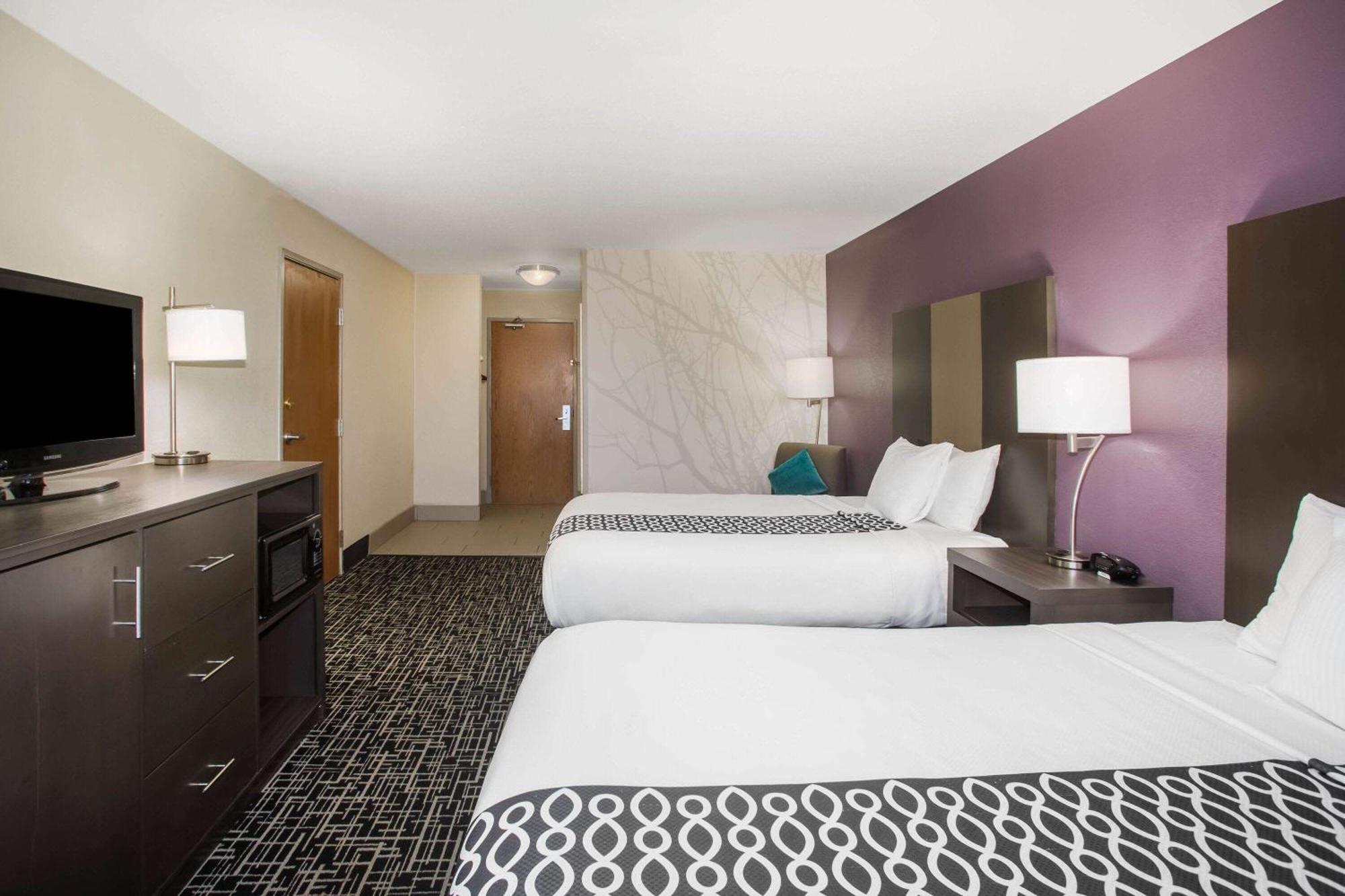 La Quinta Inn & Suits By Wyndham Pontoon Beach Il Exterior photo