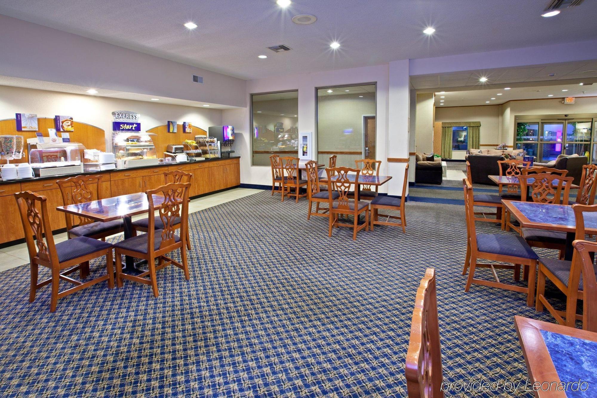 La Quinta Inn & Suits By Wyndham Pontoon Beach Il Exterior photo
