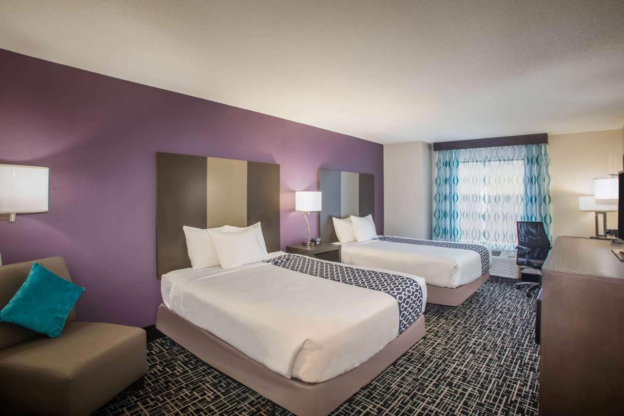 La Quinta Inn & Suits By Wyndham Pontoon Beach Il Exterior photo
