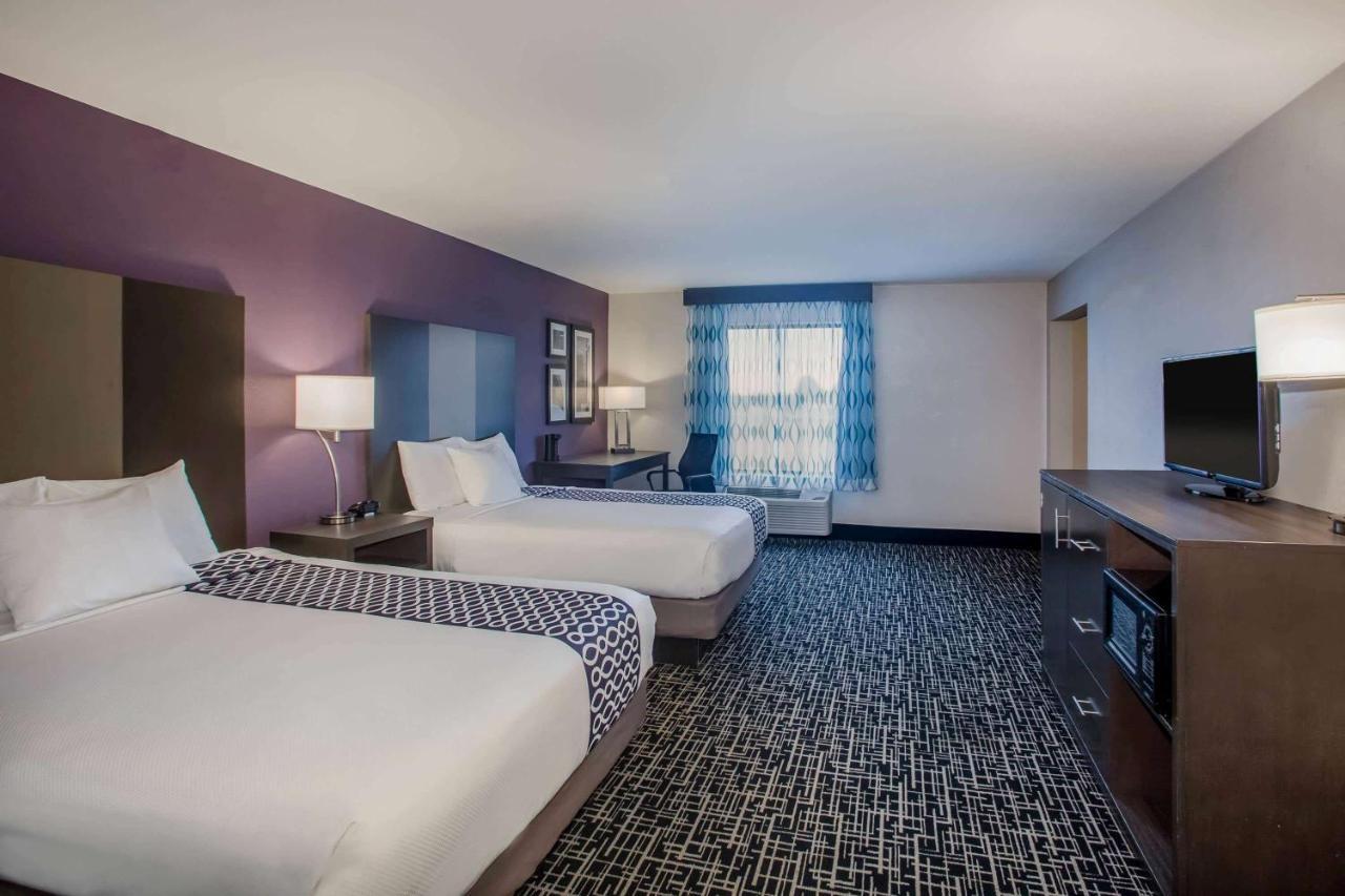 La Quinta Inn & Suits By Wyndham Pontoon Beach Il Exterior photo